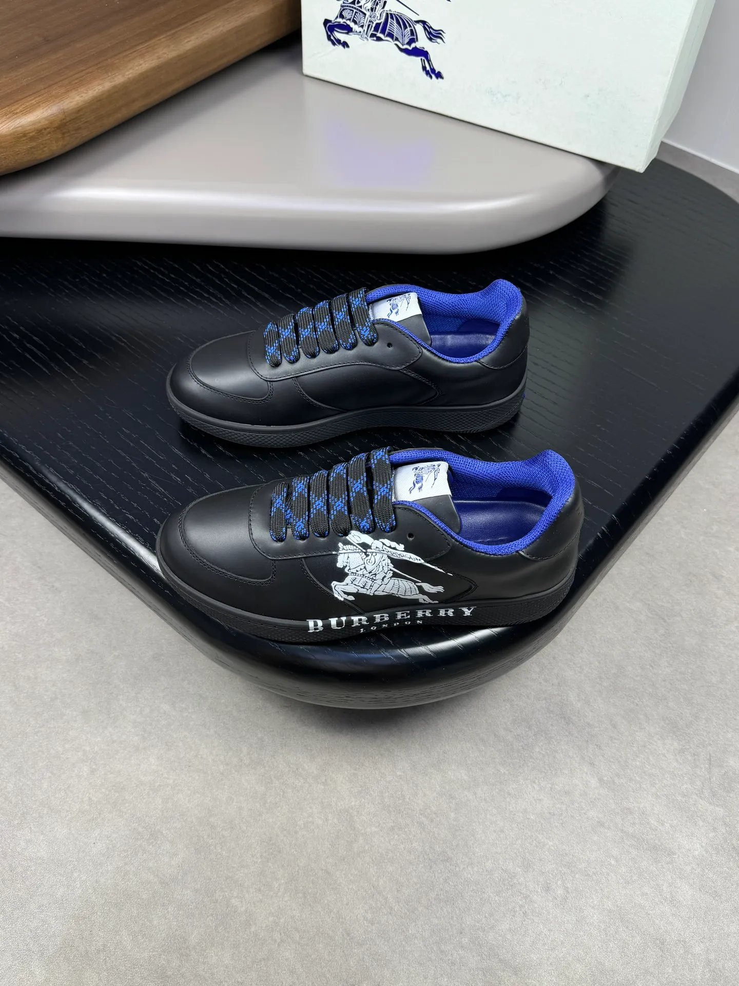 p420💰Men's shoes [BURBERRY] Burberry - High-end quality original order 🔍🔍🔍 - Upper: imported 🔝 Napa calfskin, 3D color printed brand totem on shoe body, tongue brand cloth label, heel air-pressure brand totem - Inner: canvas lining, feet; water-dyed cowhide - Outsole: ultra-light TPR rubber; two-color molded outsole -Ultra-high quality control and fine workmanship: outstanding (high-end, extravagance, grade) -Size: 38-44 (45, 46, can be customized)
